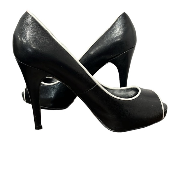 Size 7M WHITE HOUSE BLACK MARKET PEEP TOE HEELS  “JULIANNE” - Picture 7 of 9